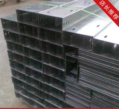 電纜橋架選購(gòu)指南 不銹鋼托盤式電纜橋架的規(guī)格與優(yōu)勢(shì)